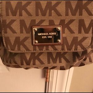 Reposh…Authentic Michael Kors…small crossbody